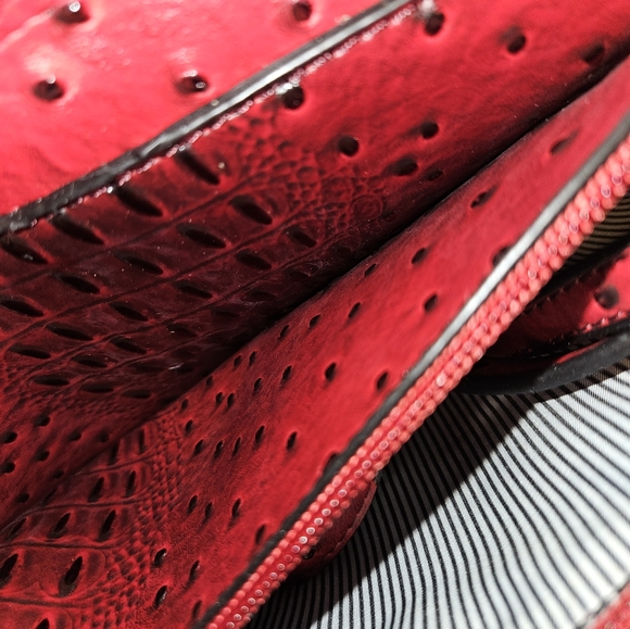 Versona Barbados Red Faux Croc Evening bag with bone shaped handle and strap. - Picture 5 of 6